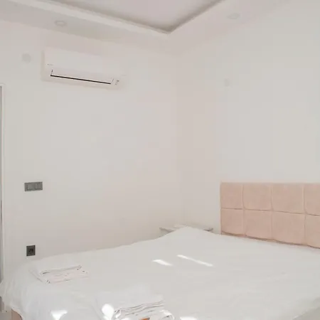 Amazing 2 Bedroom In Location Apartment *