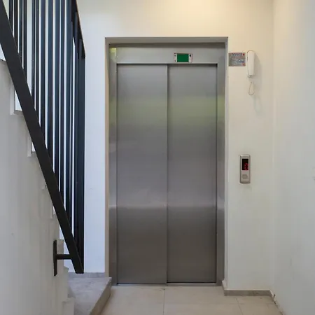 Amazing 2 Bedroom In Location דירה *